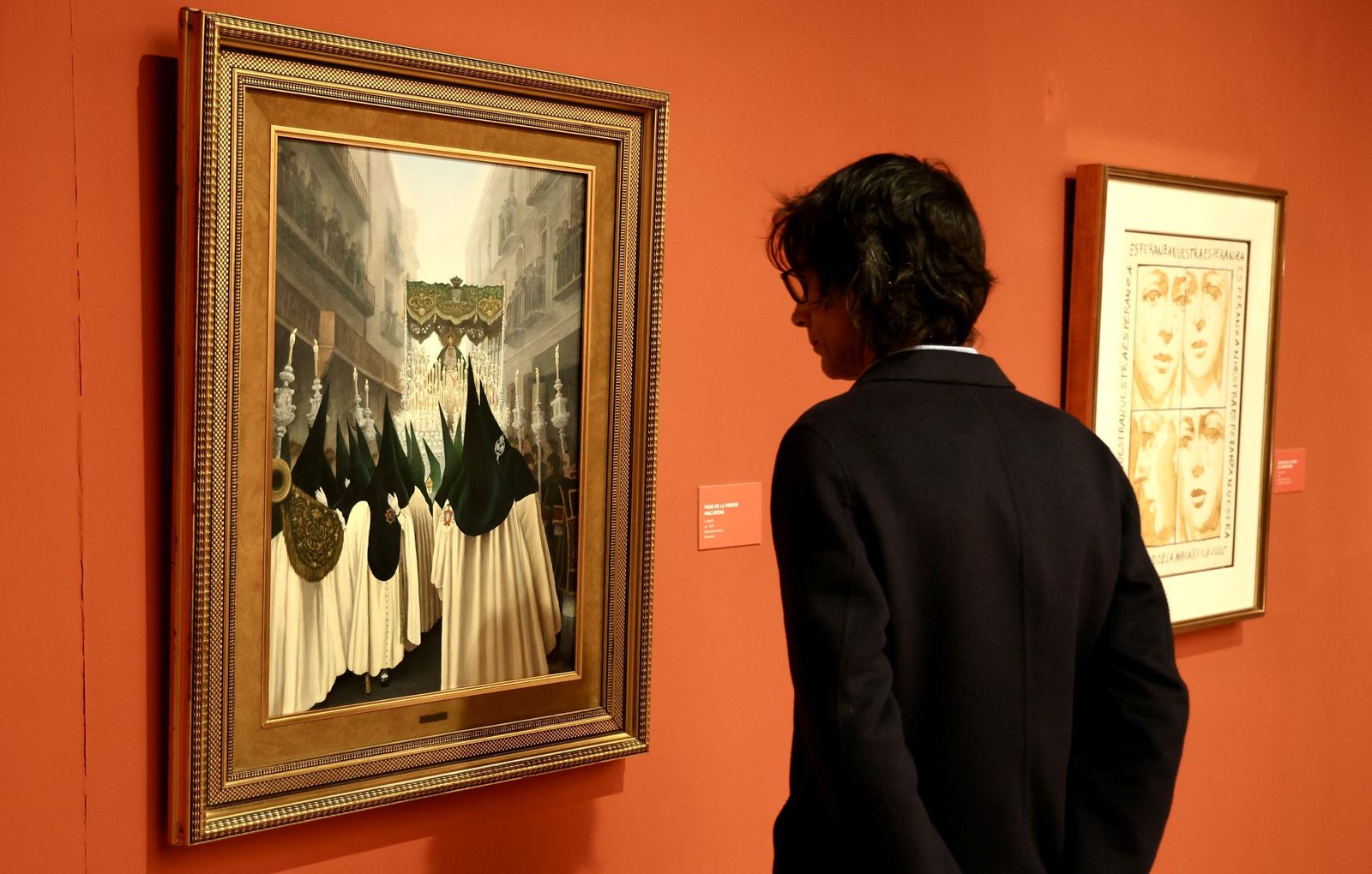 Exposición Ofrenda. Rosa. Corona. Beso