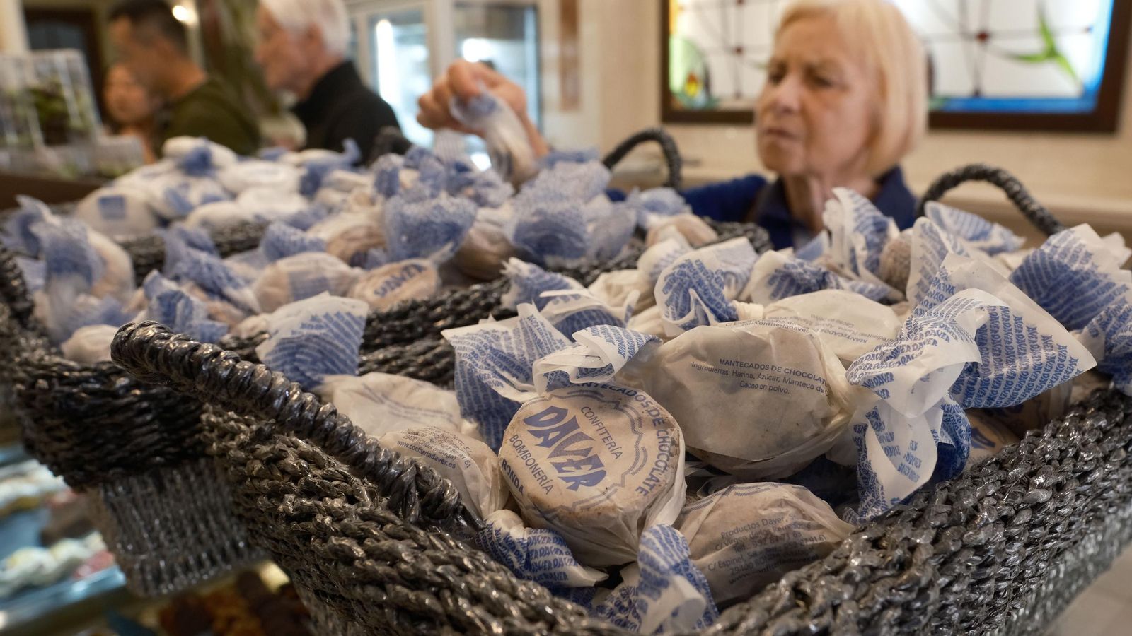 Los turistas son grandes consumidores de estos mantecados.