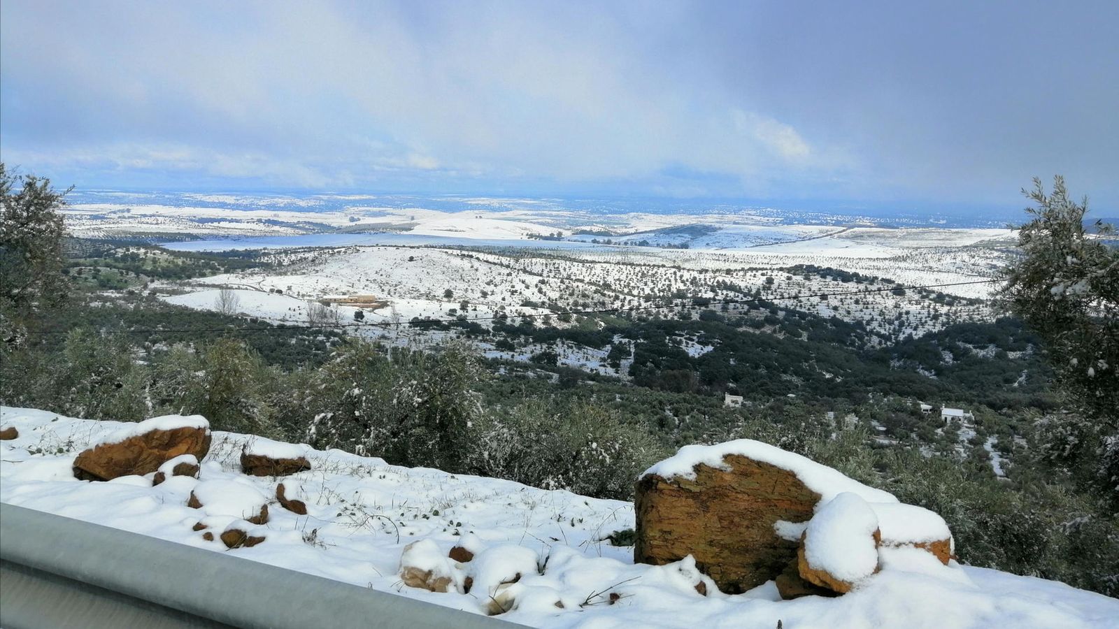 Paisaje nevado de la Sierra Norte de Sevilla