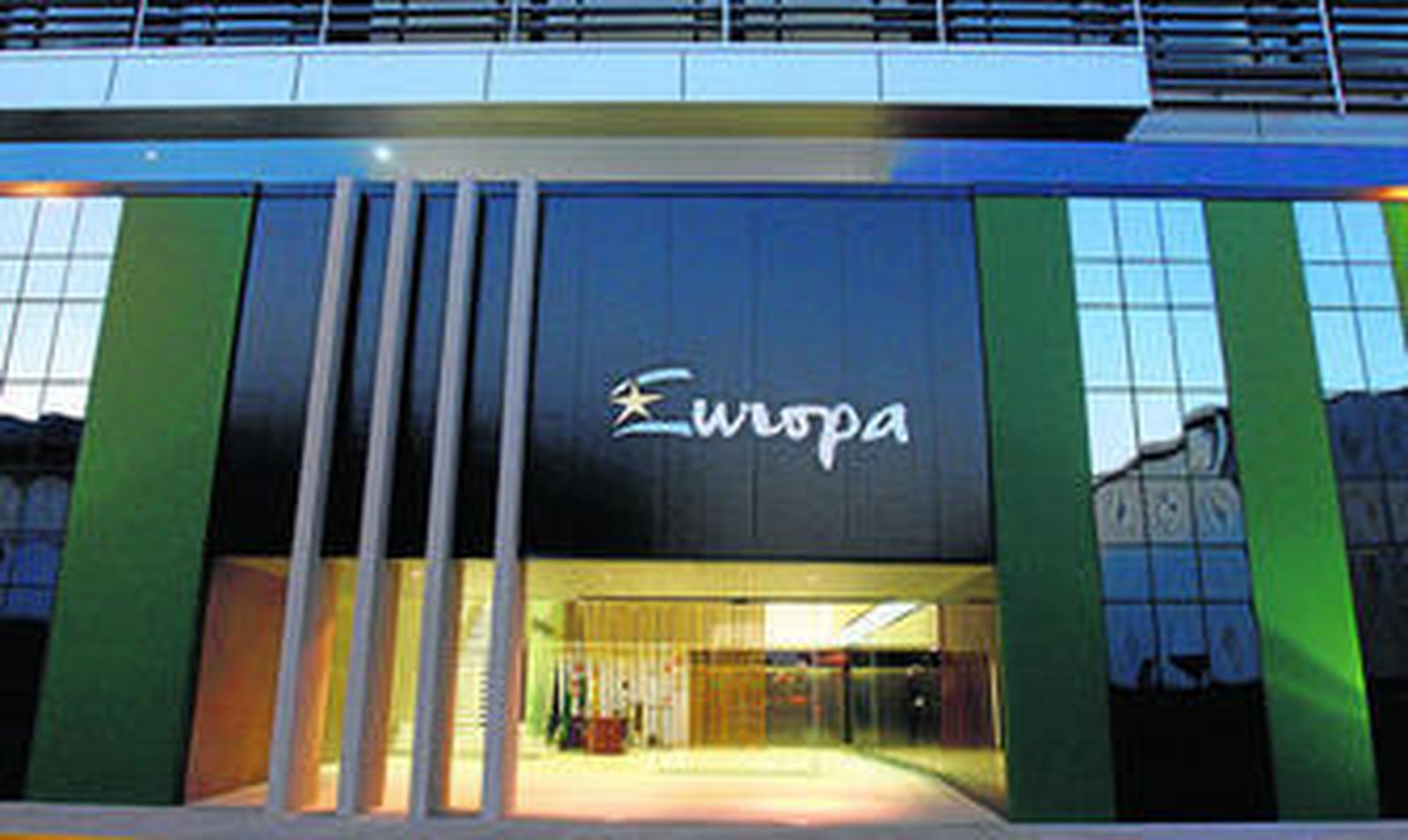 Entrada a las instalaciones del Fernando Quiñones en el edificio Europa.