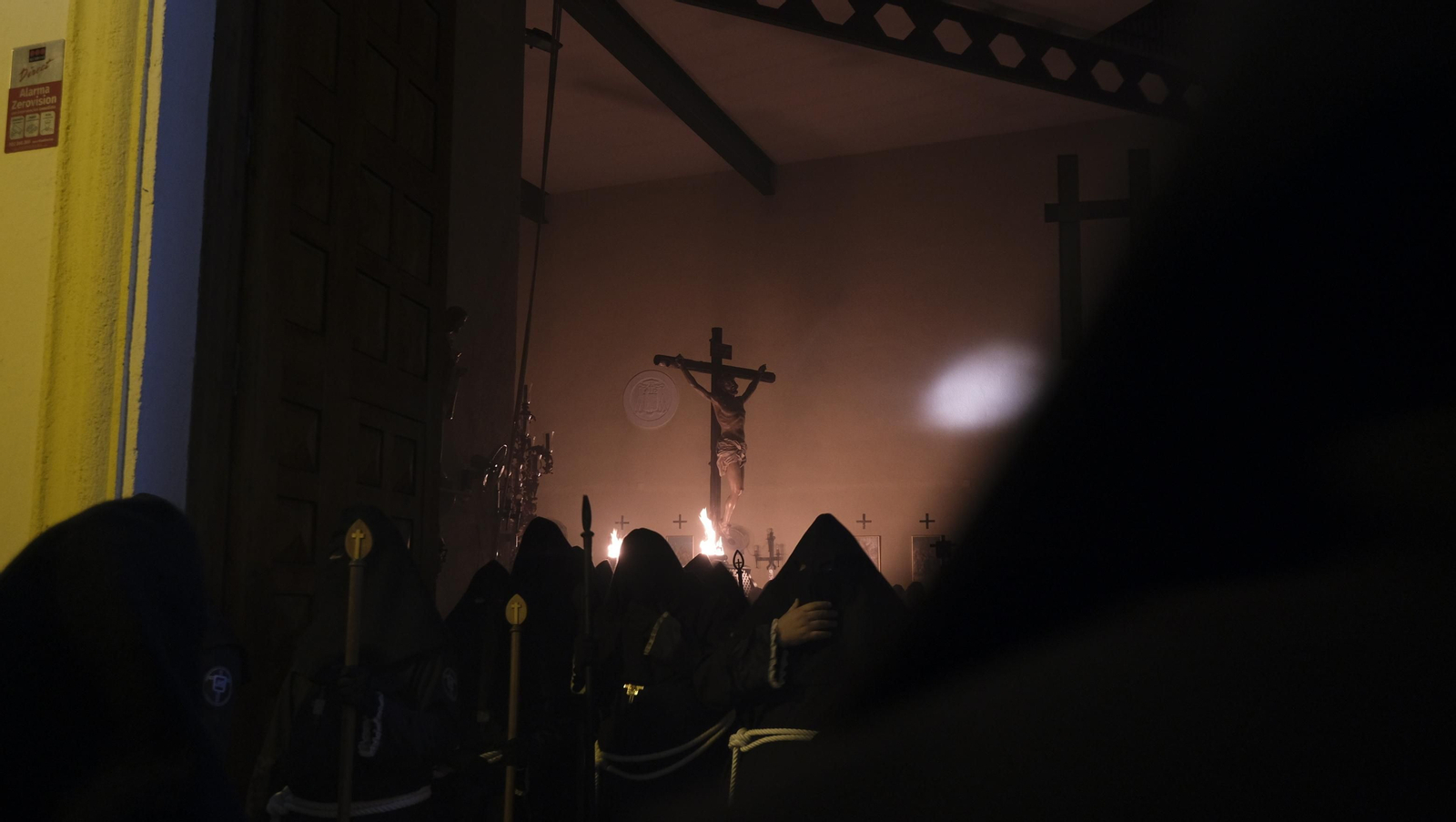 Procesión del Perdón en Almería, en imágenes