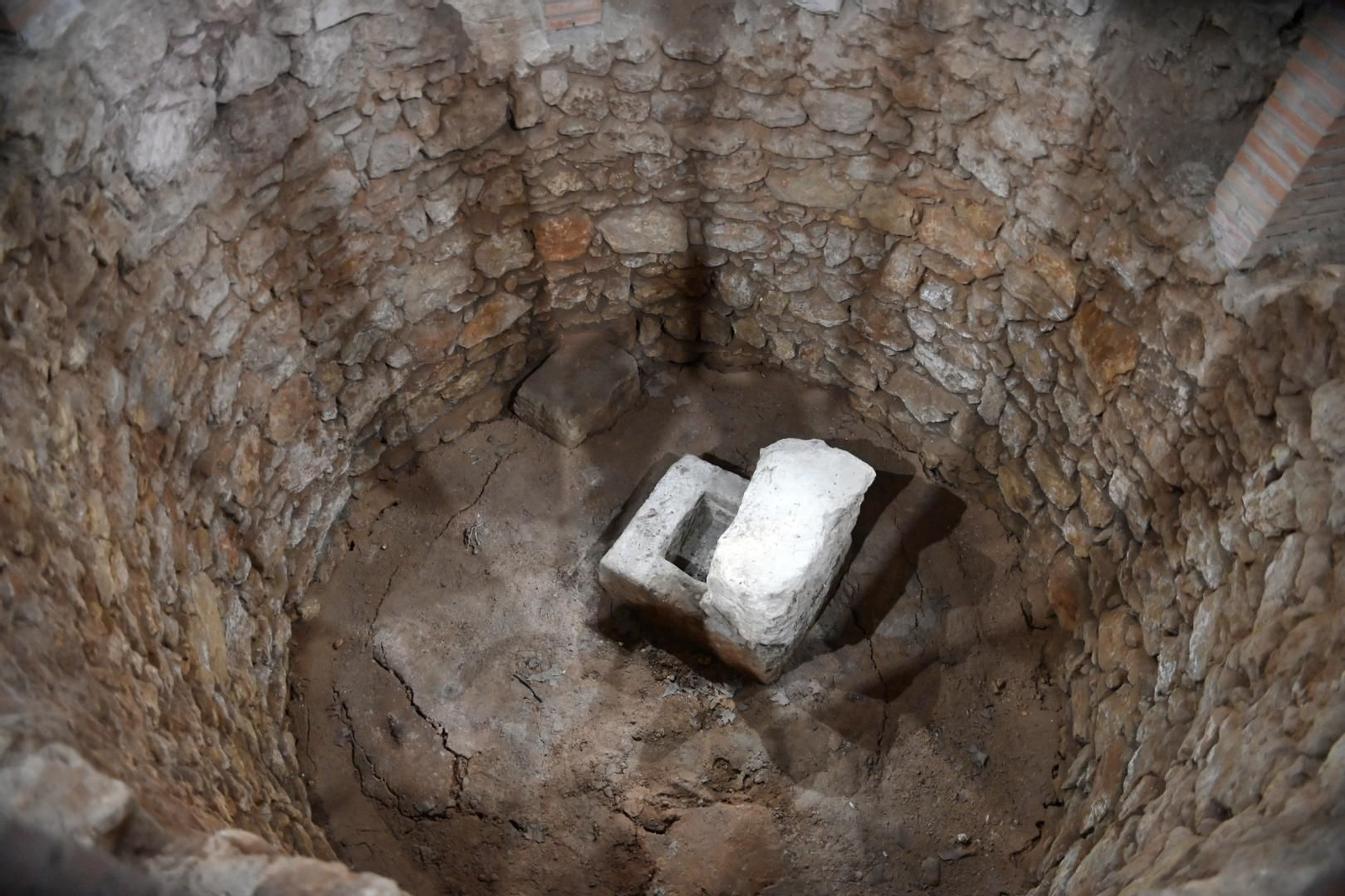 La apertura de los mausoleos romanos de Córdoba, en imágenes