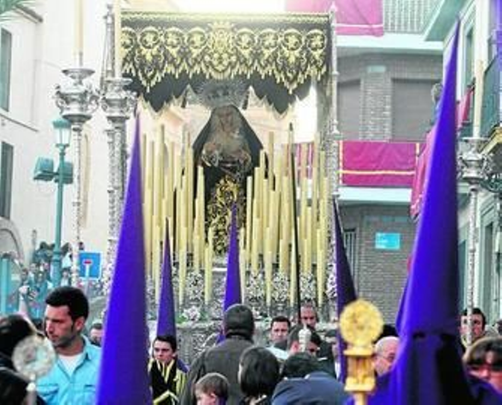 María Santísima de la Resignación tras bajar el porche de San Pedro.