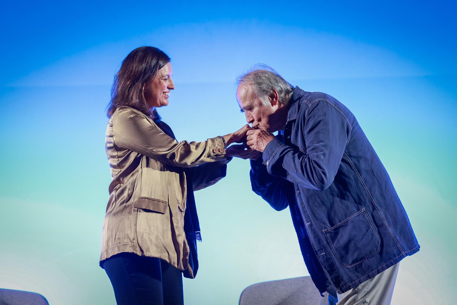 Charla con Joan Manuel Serrat en las vísperas del 24 de Septiembre en San Fernando: las imágenes del acto