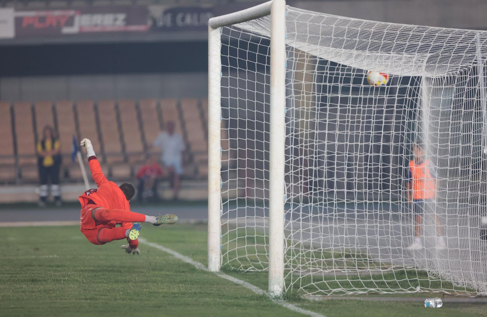 Imágenes del X Trofeo Rafa Verdú entre Xerez CD y Sanluqueño en Chapín