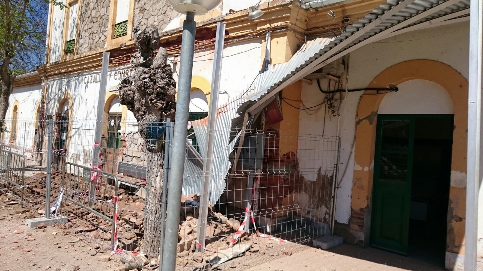 Parte del techo desplomado.