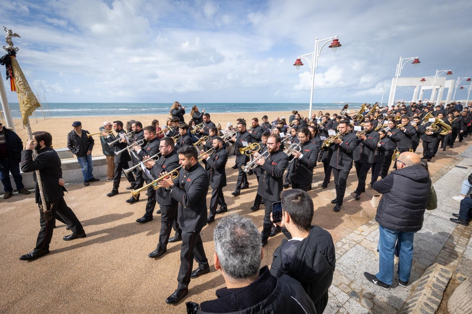 Todas las imágenes de Los Polillas en el Paseo Marítimo de Cádiz