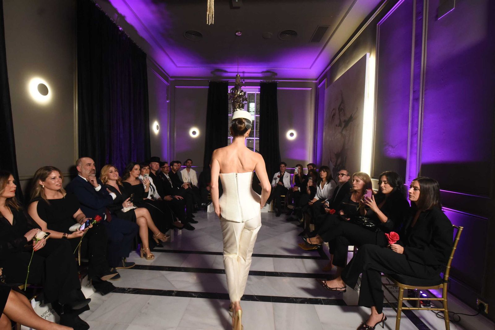 Desfile de Andrew Pocrid en La Casa de Manolete Bistró