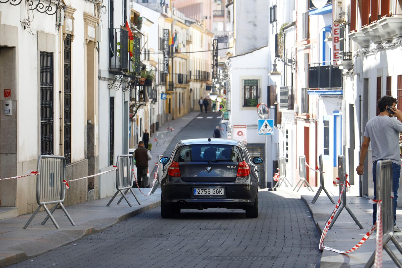 La reapertura al tráfico del primer tramo de la calle Alfaros, en imágenes