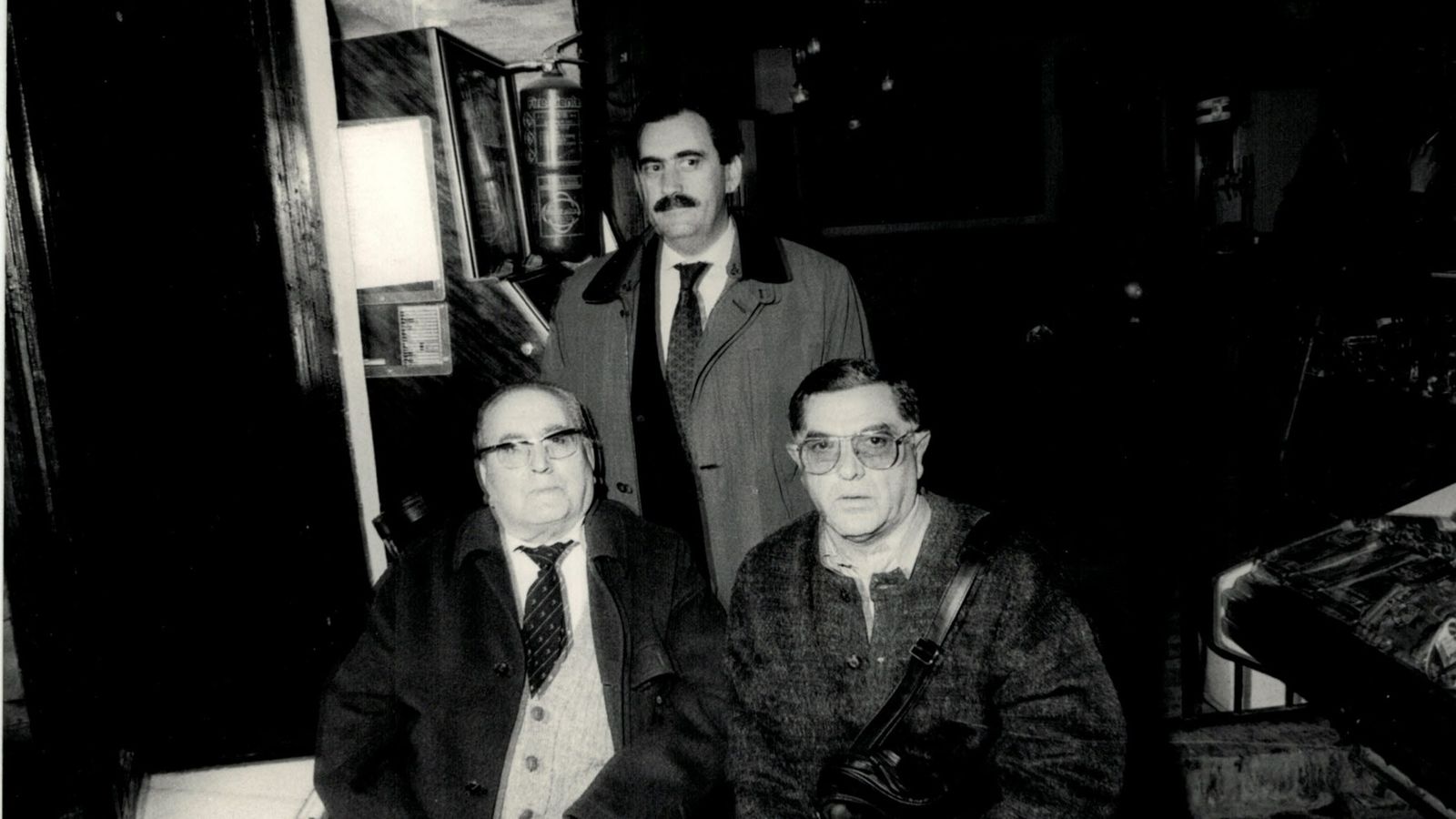Román Castro y Jesús Martín Cartaya con Antonio Castro (de pie)