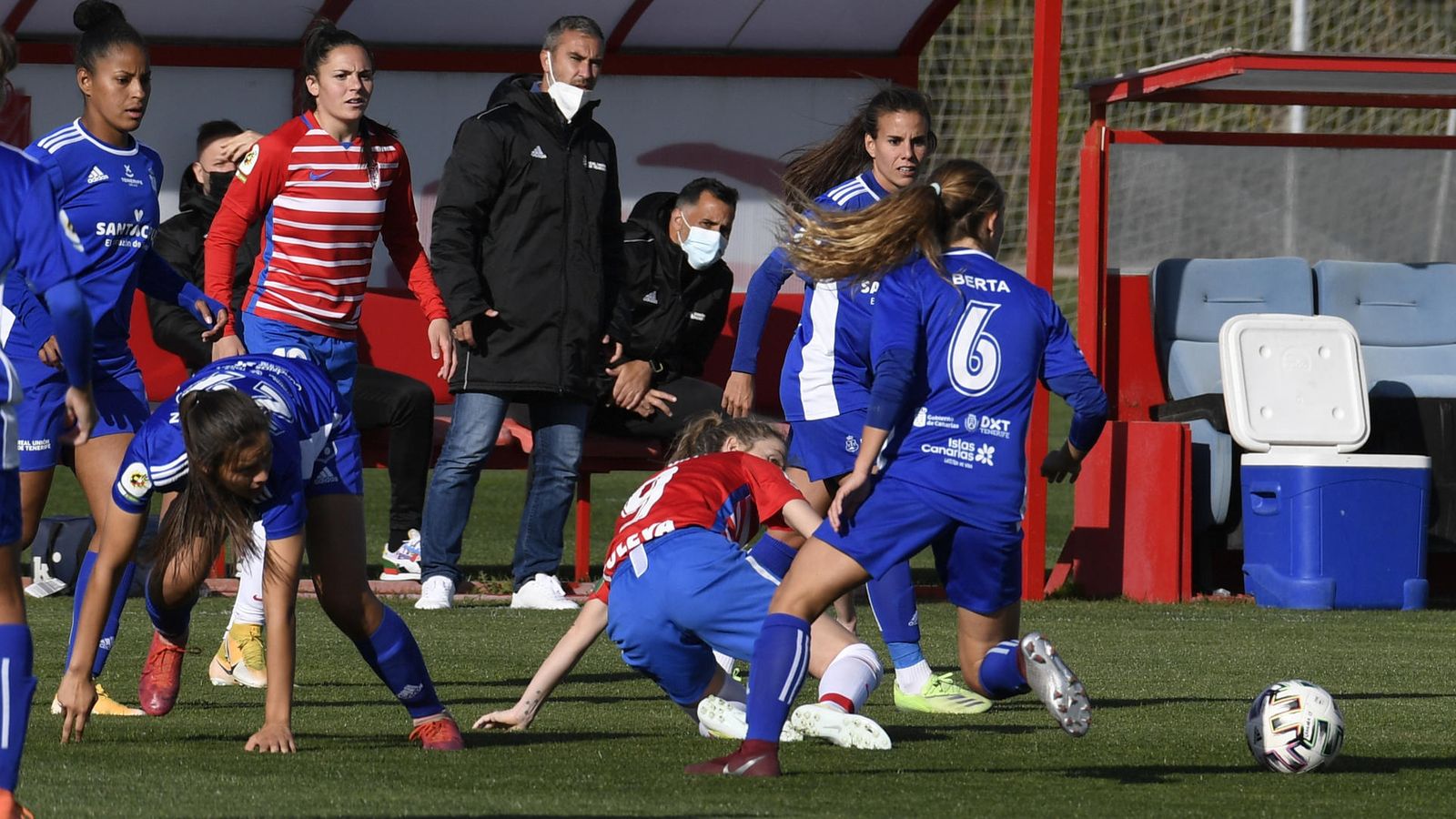 El club asegura que el equipo femenino no ha cumplido con las expectativas.
