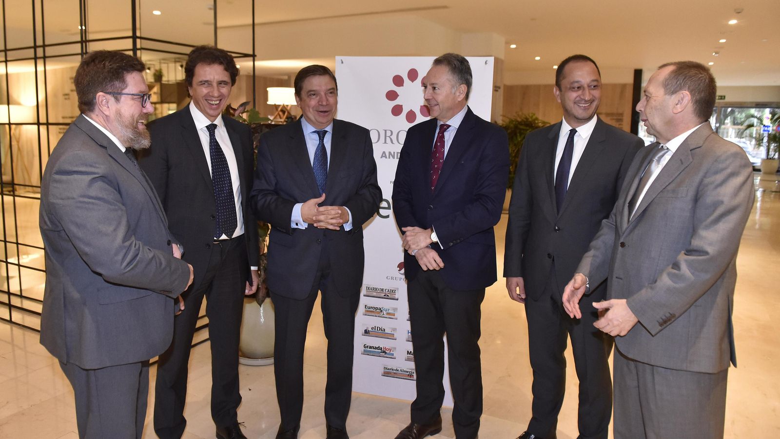 Rodrigo Sánchez Haro, consejero de Agricultura de la Junta; Pierluigi Tossato; Luis Planas; José Joly, presidente del Grupo Joly; Alfonso Rodríguez Gómez de Celis, delegado del Gobierno en Andalucía, y José Antonio Carrizosa.