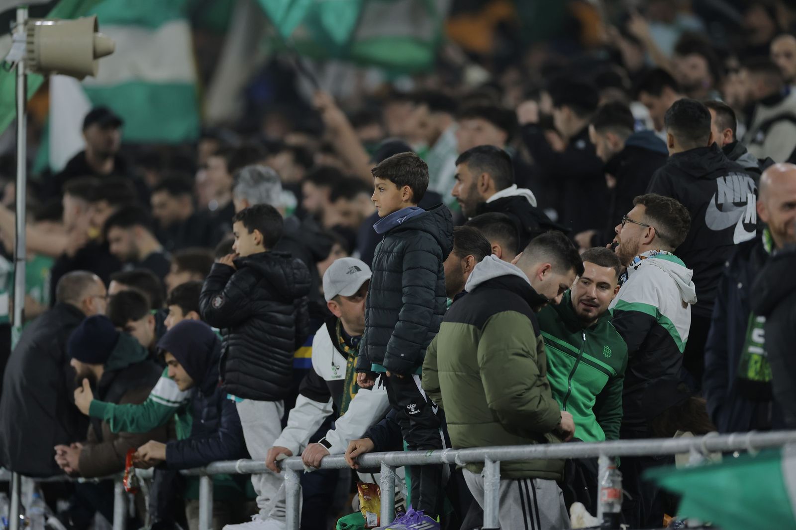 Buscate en las fotos del Betis - Feyenoord