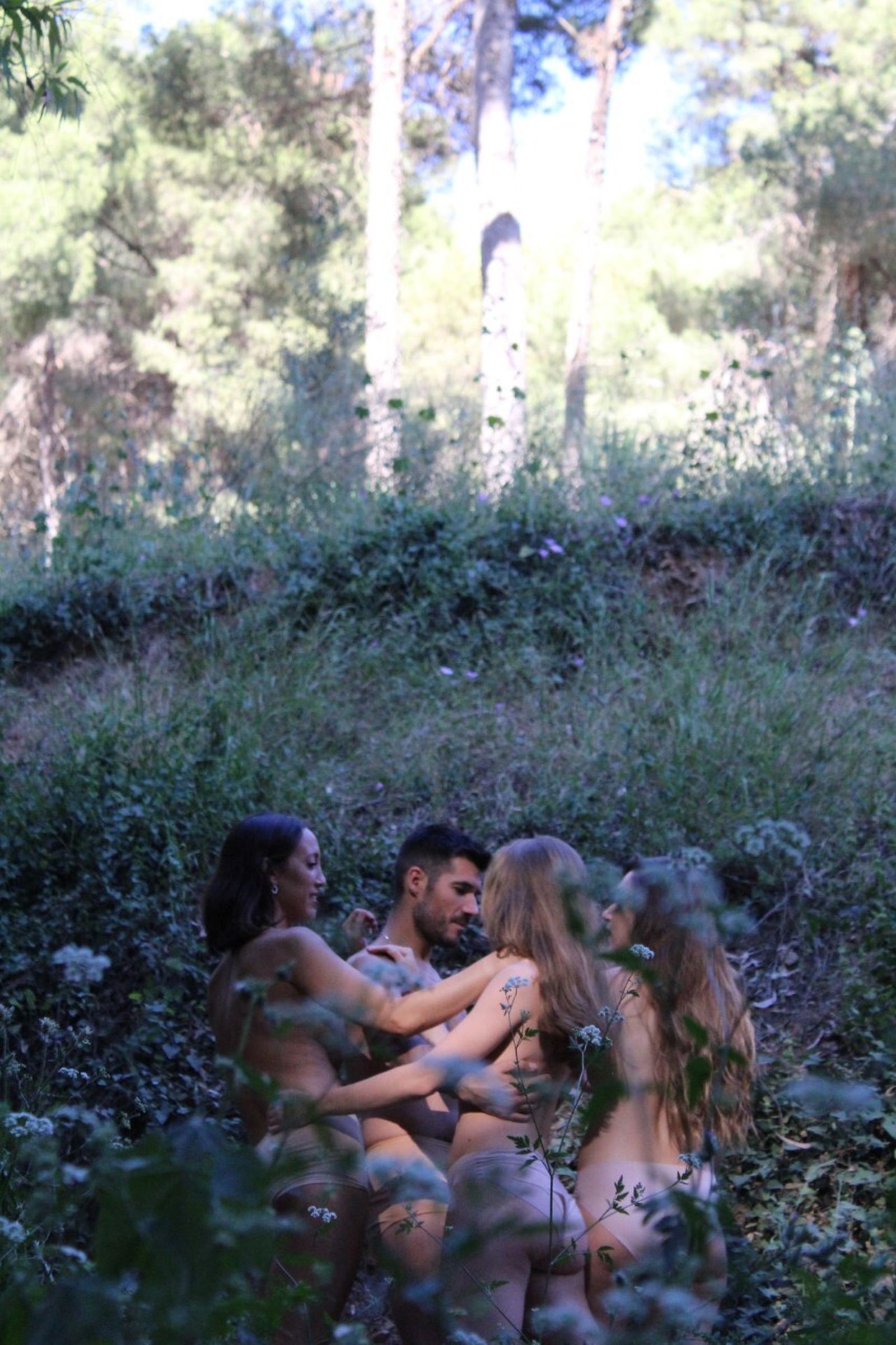 El bailarín y coreógrafo Raúl Durán junto a sus compañeras en 'Merak'