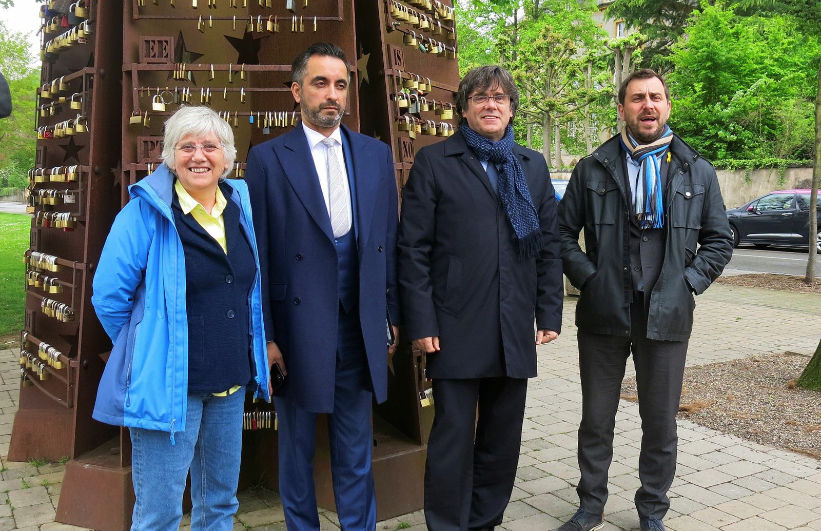 Carles Puigdemont y los ex consejeros Toni Comín (d) y Clara Ponsatí, en Schengen el pasado miércoles en