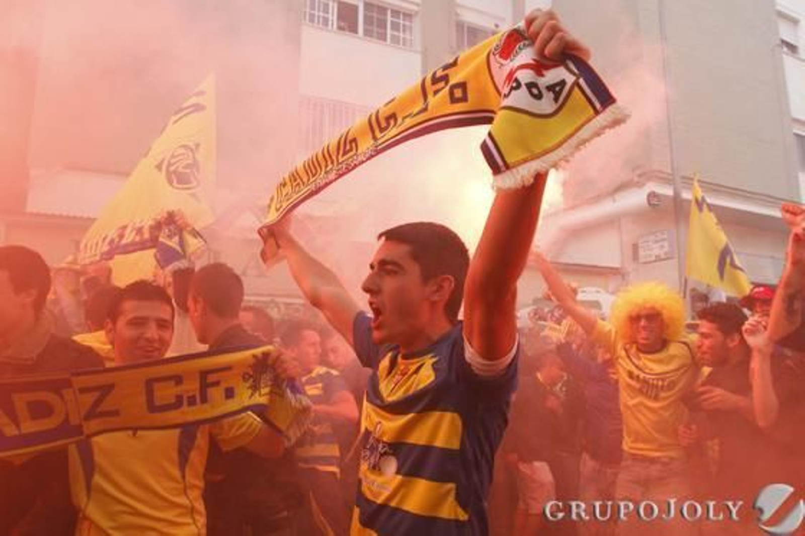 Gran ambiente en los aledaños del estadio. 

Foto: Lourdes de Vicente - Joaquin Pino