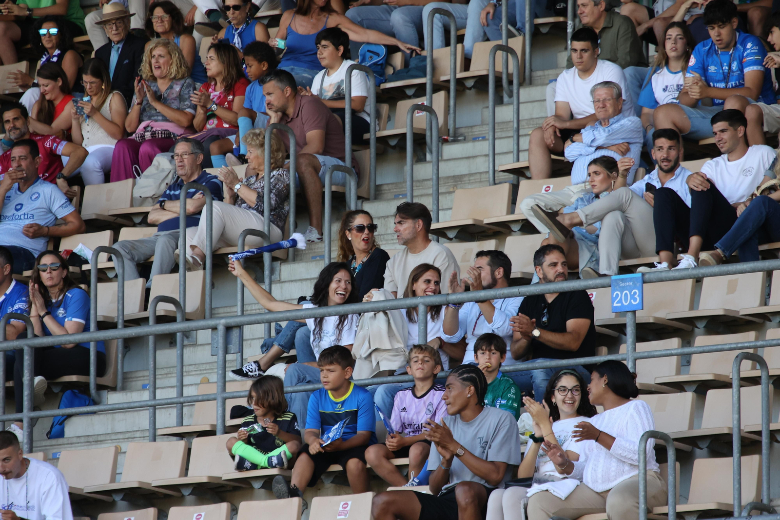 Búscate en el partido entre el Xerez DFC y Ceuta B en Chapín