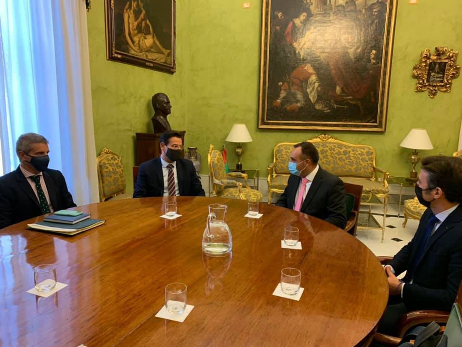 Un café para resolver la Alcaldía de Granada: Luis Salvador explora soluciones con el presidente provincial del PP