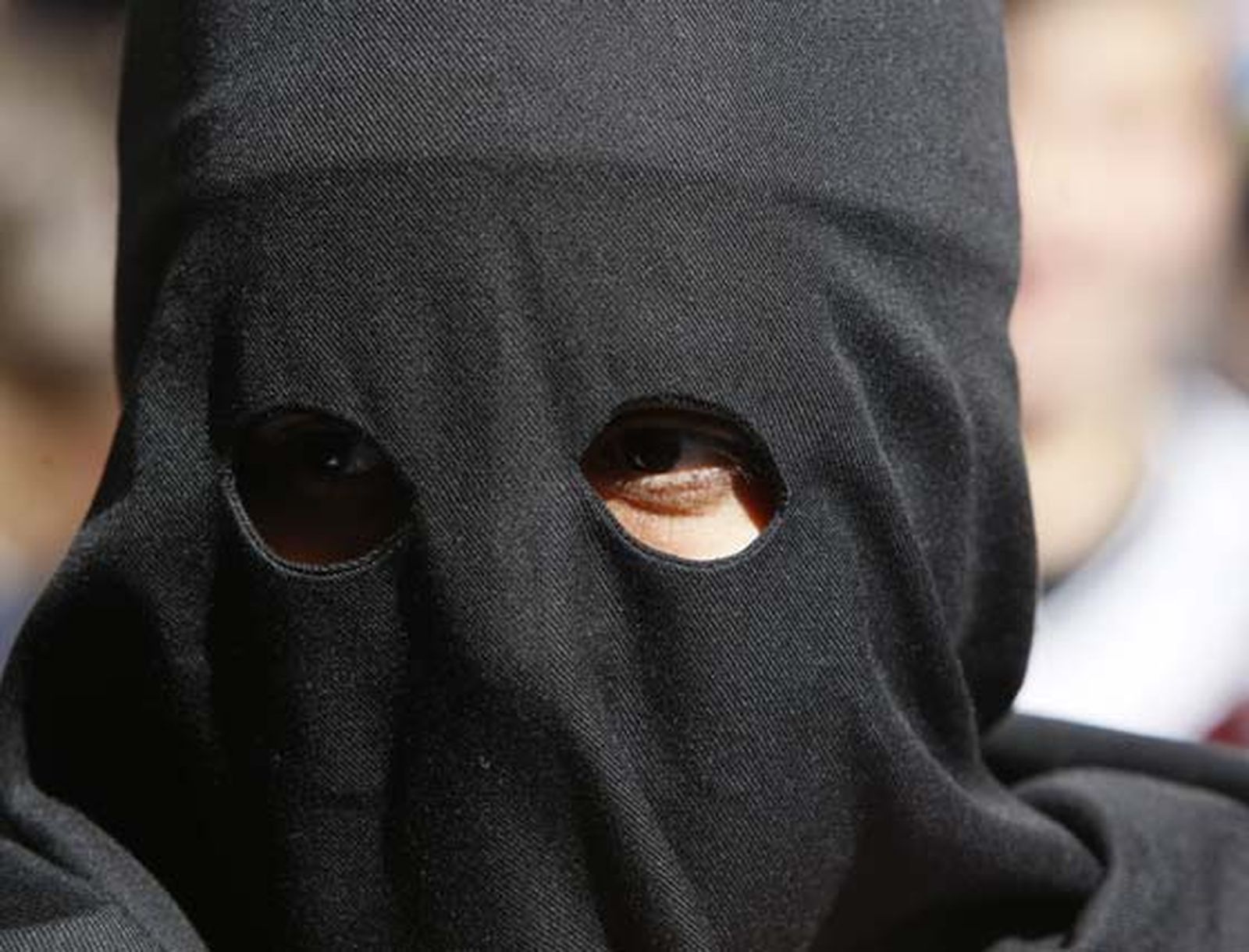 Salida del paso de Jesús Caído y la Virgen de los Desamparados. 

Foto: Julio Gonzalez