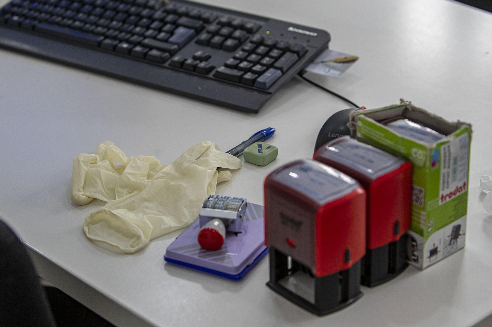 Escritorio de un funcionario del Ayuntamiento de San Fernando.