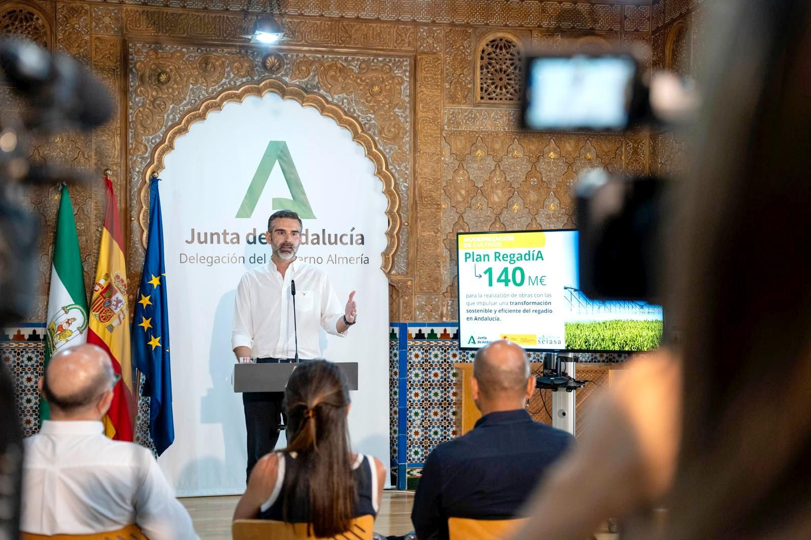 Presentación del Plan RegadíA por parte del consejero de Agricultura, Pesca, Agua y Desarrollo Rural, Ramón Fernández-Pacheco.