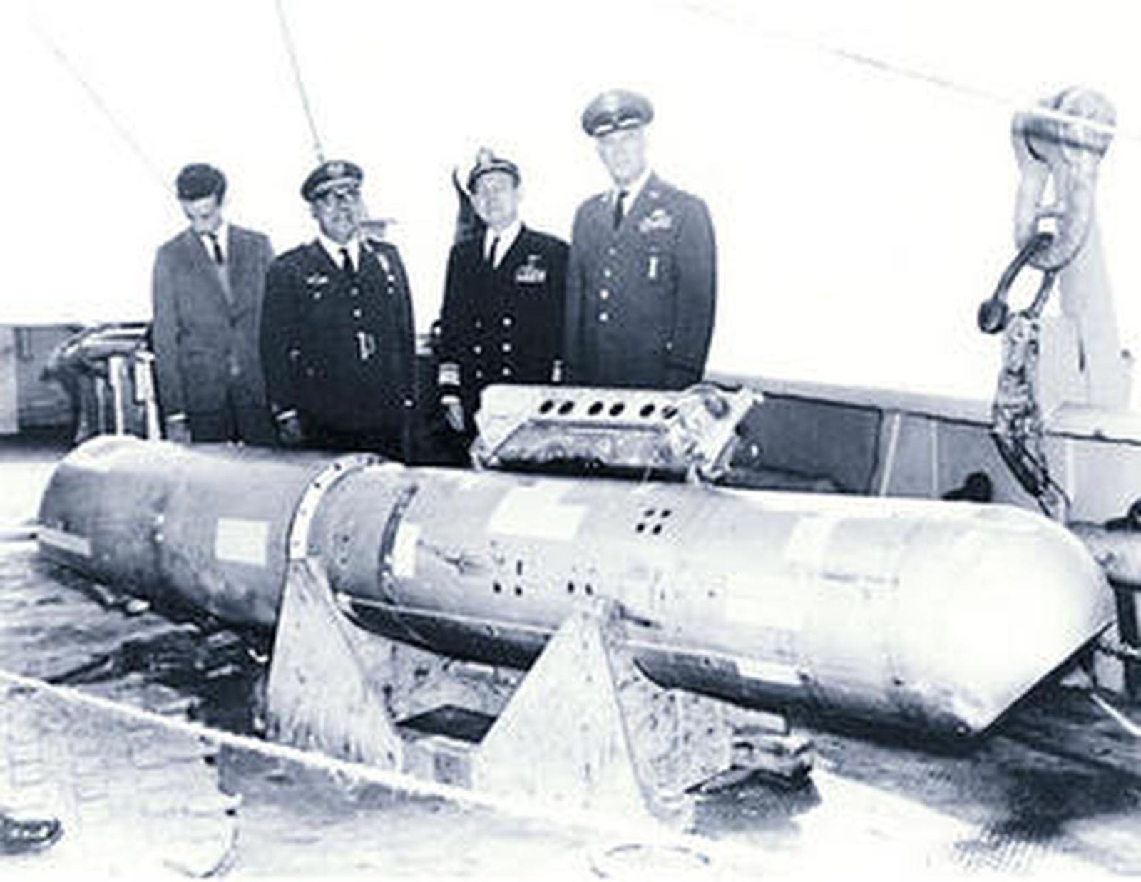 Una de las bombas atómicas que fueron rescatadas por los militares americanos.