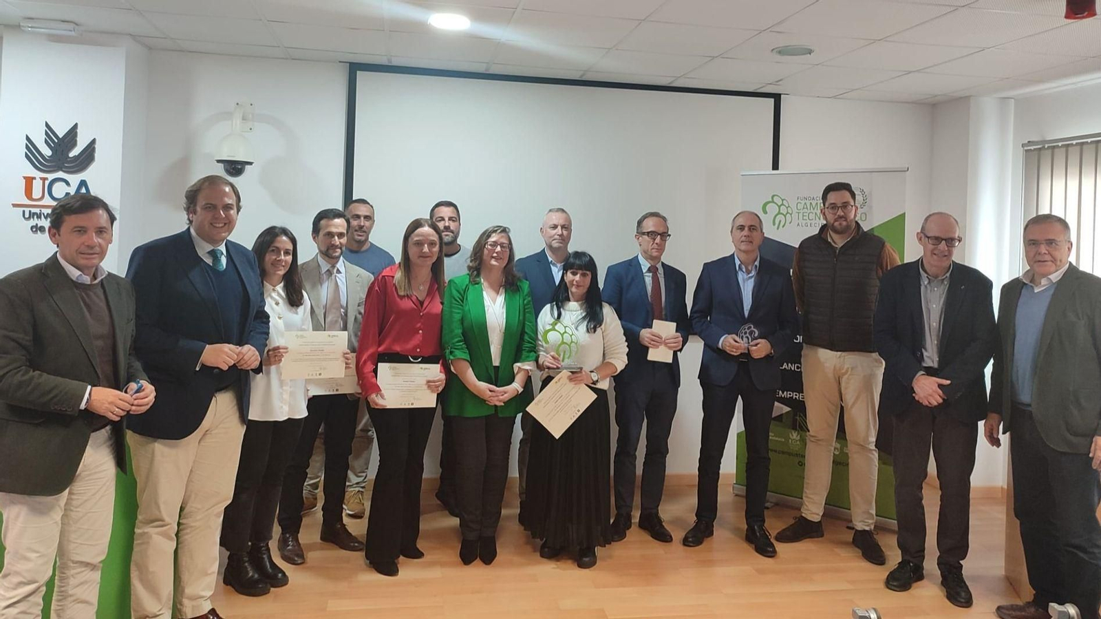 Foto de familia de los premiados por la Fundación Campus Tecnológico de Algeciras.