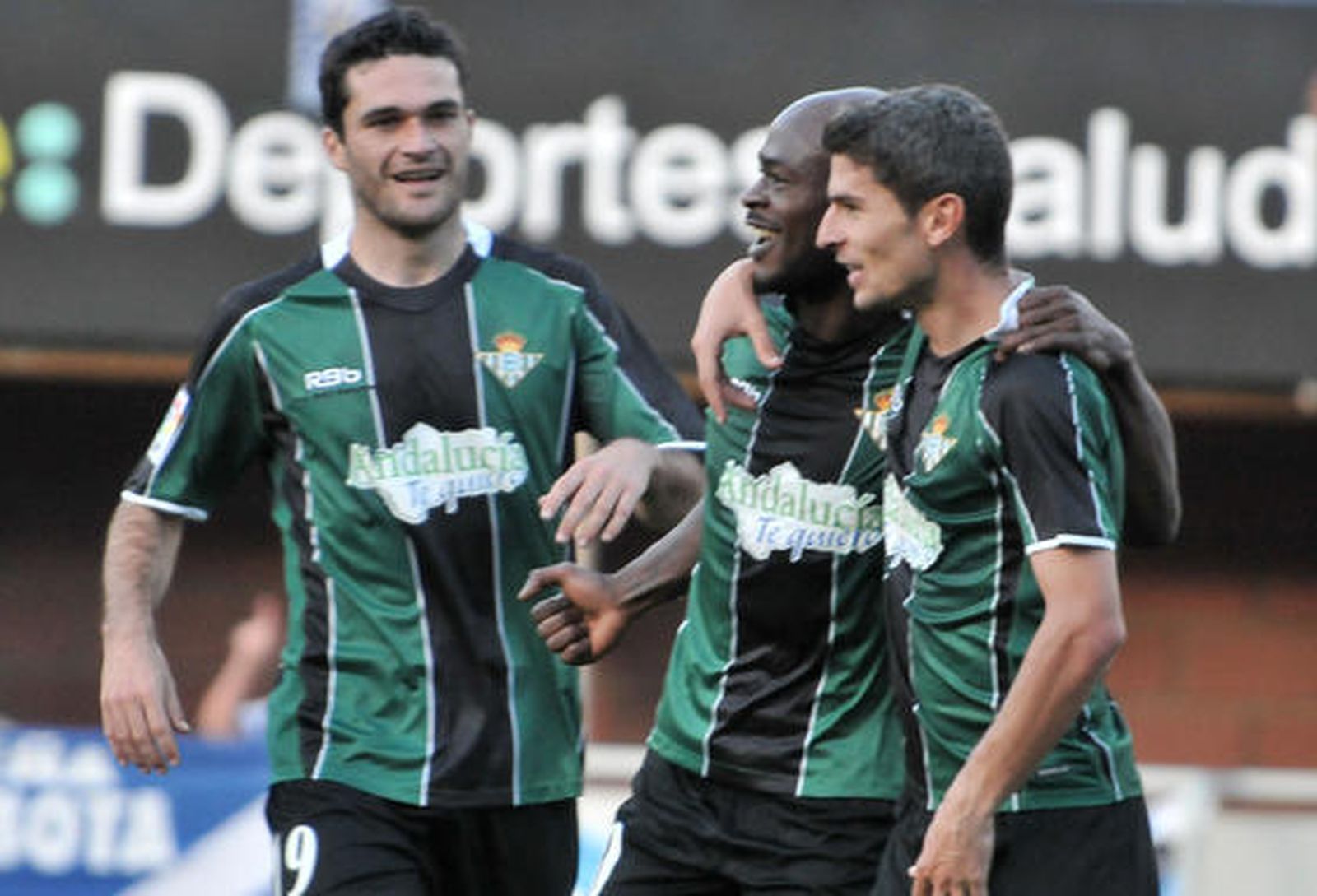 El Betis gana con claridad en su vista al Tenerife (0-3). / LOF
