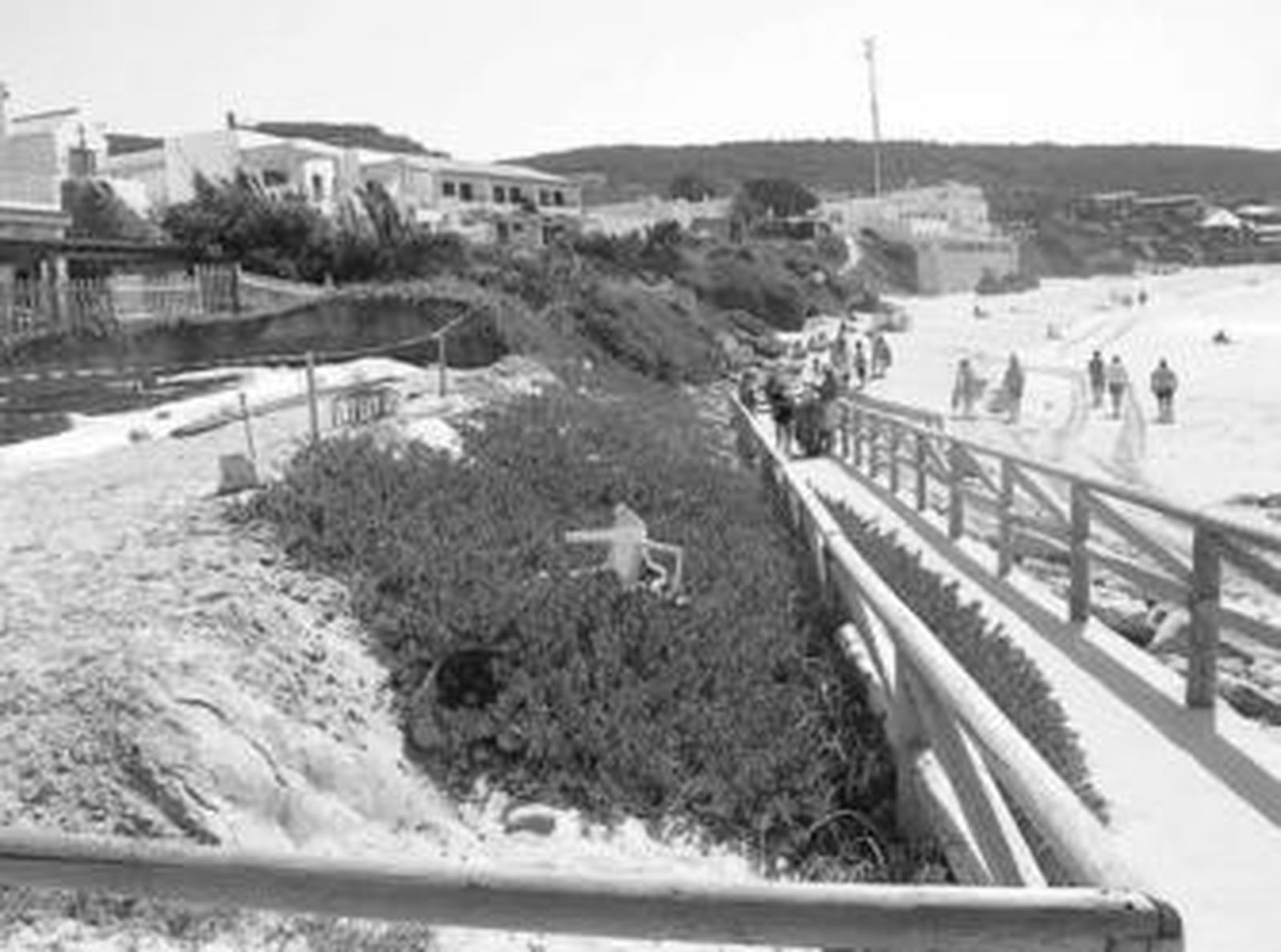Las obras de un pequeño bar junto a la urbanización Playas del Estrecho, en Caños de Meca.