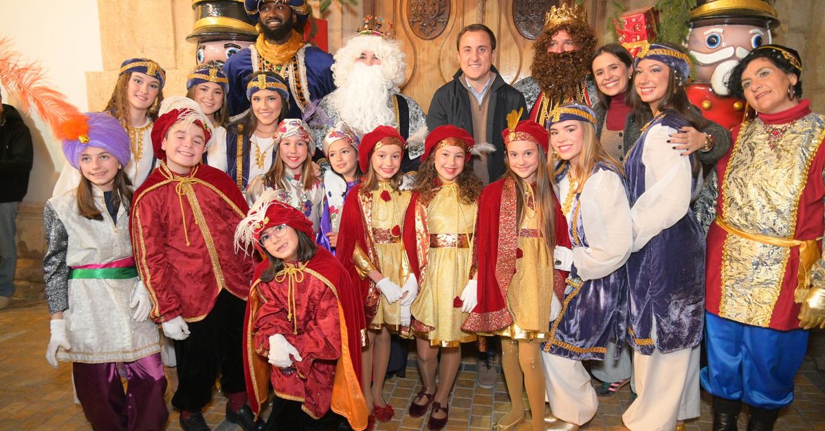 Los Reyes Magos llenan de magia e ilusión las calles de Vera