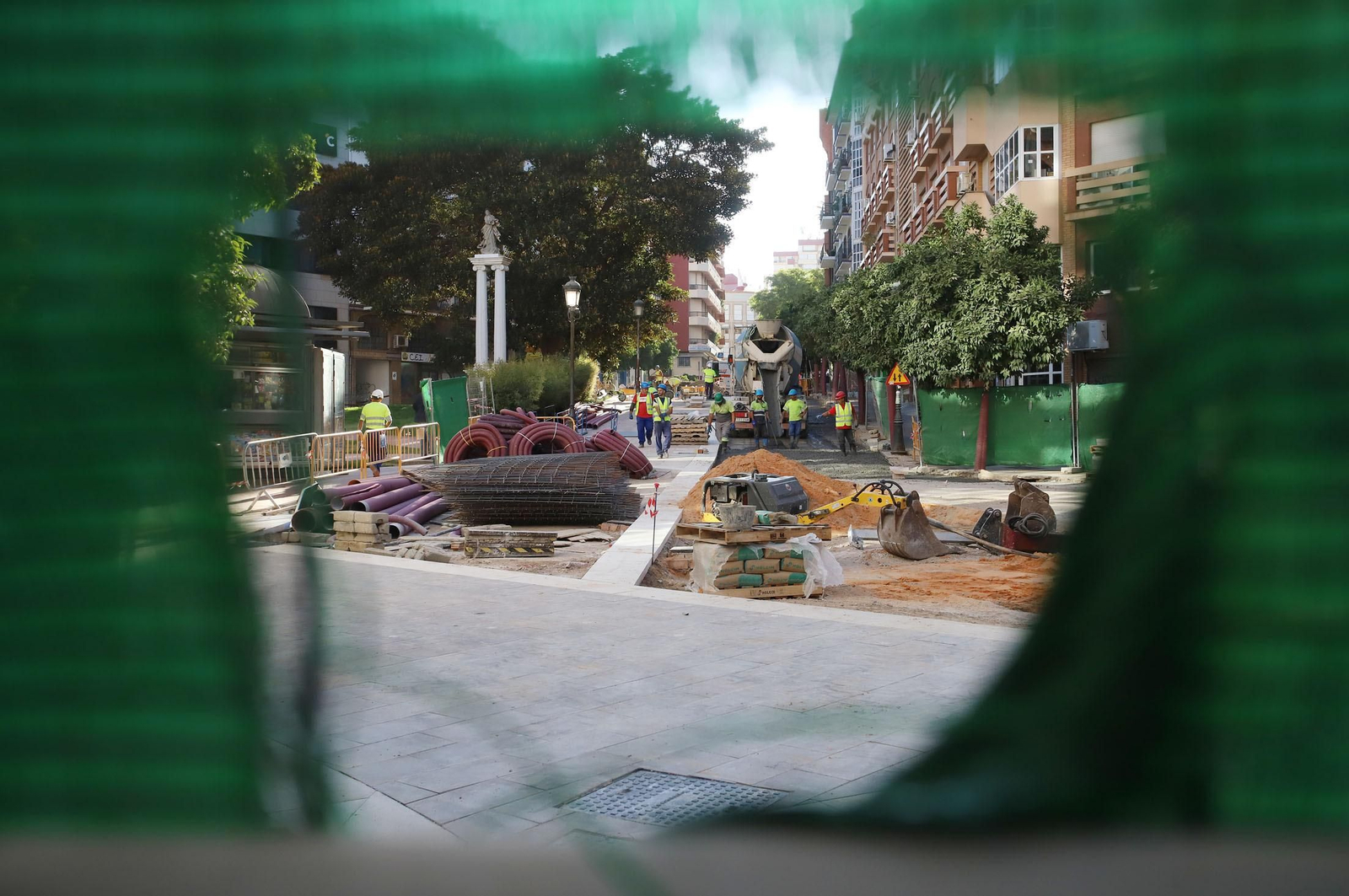 Imágenes de la visita de Pilar Miranda a las obras de peatonalización en la calle Méndez Núñez