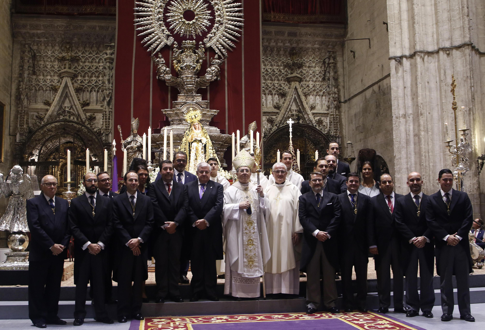 Imágenes de la Coronación de la Virgen de al Victoria y de su regreso a tu templo