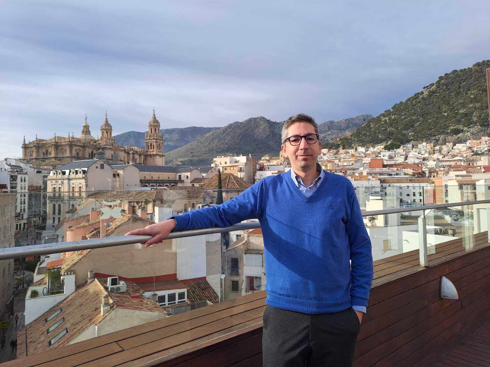 Juan Manuel Camacho en la terraza del Hotel Xauen.