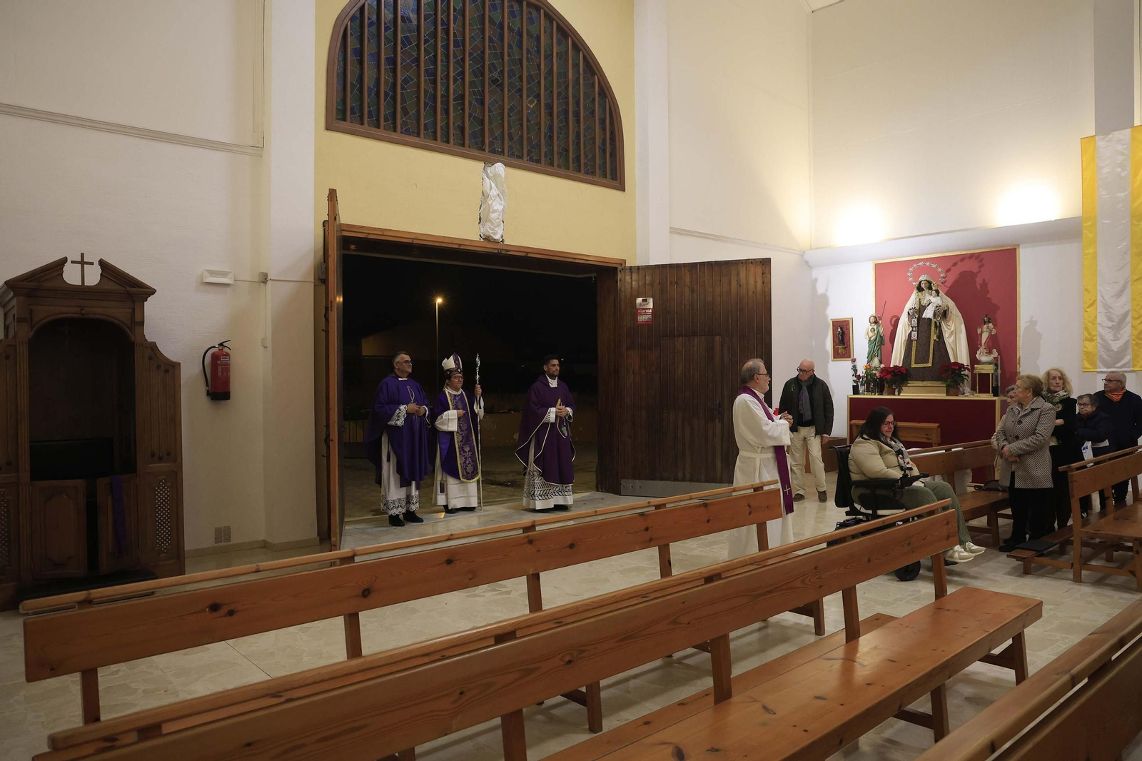 Ramón Valdivia, administrador apostólico de la Diócesis de Cádiz y Ceuta, realiza su primera visita al Campo de Gibraltar con una misa en la iglesia del Saladillo, en Algeciras