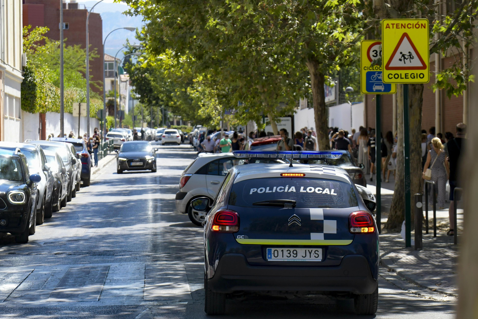 La Policía controlará los accesos de los 44 colegios de Granada: 21 puntos de control, 90 agentes y 9 centros 'conflictivos' para el tráfico