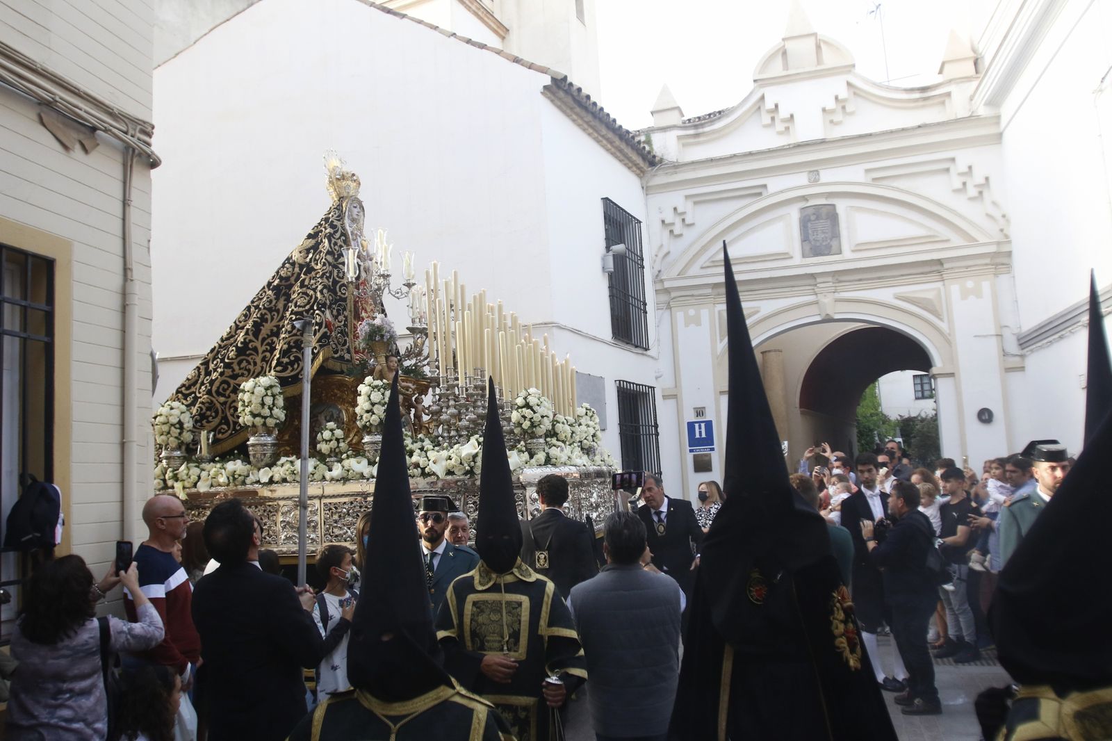 Viernes Santo en Córdoba: la procesión de los Dolores, en imágenes