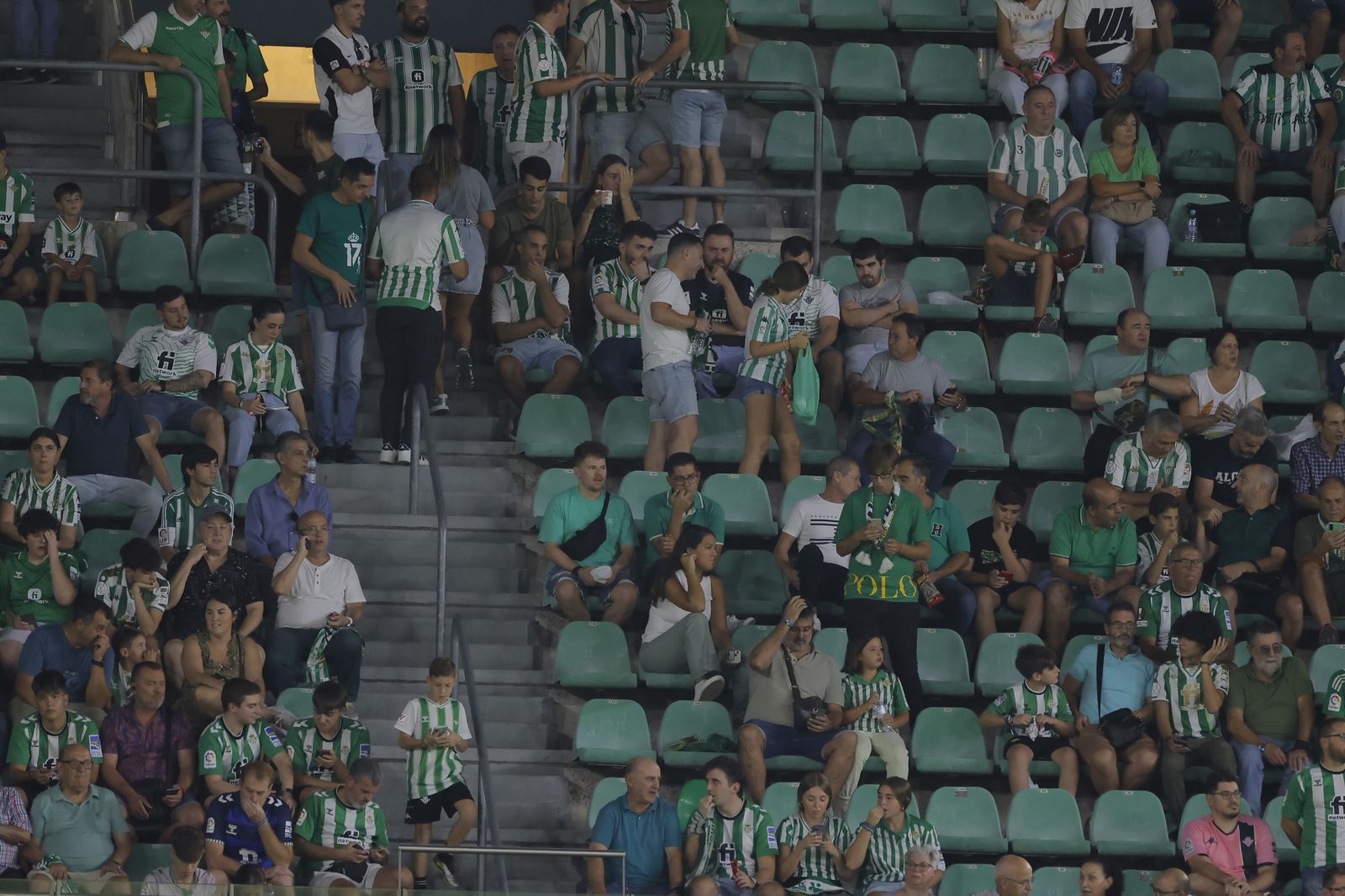 Búscate en las fotos del Betis-Valencia