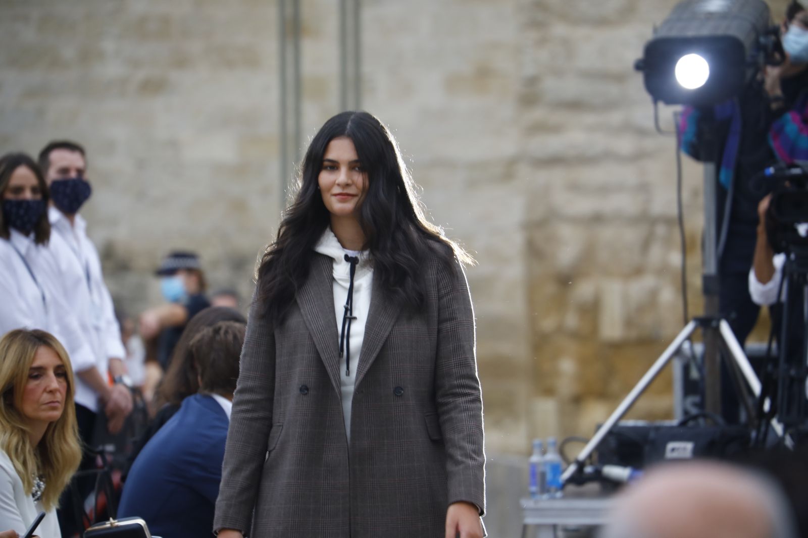 El desfile de Silbon por el Puente Romano de Córdoba, en imágenes