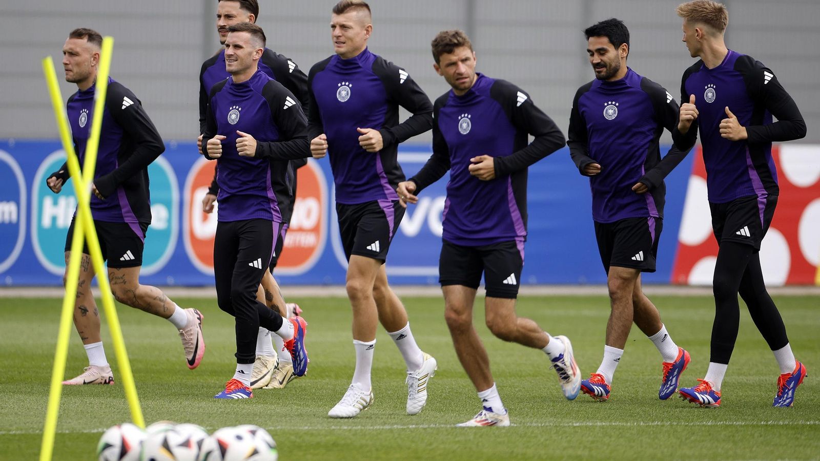 Entrenamiento de la selección alemana.jpg