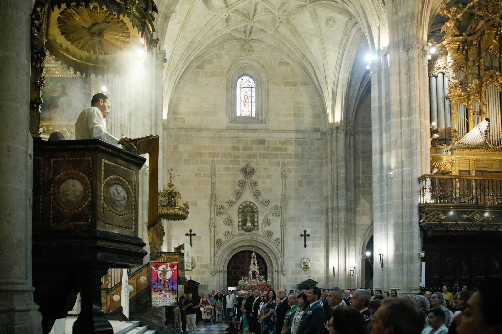 Imágenes de la procesión del Corpus Christi en Almería: así han sido la misa y la posterior marcha por la capital