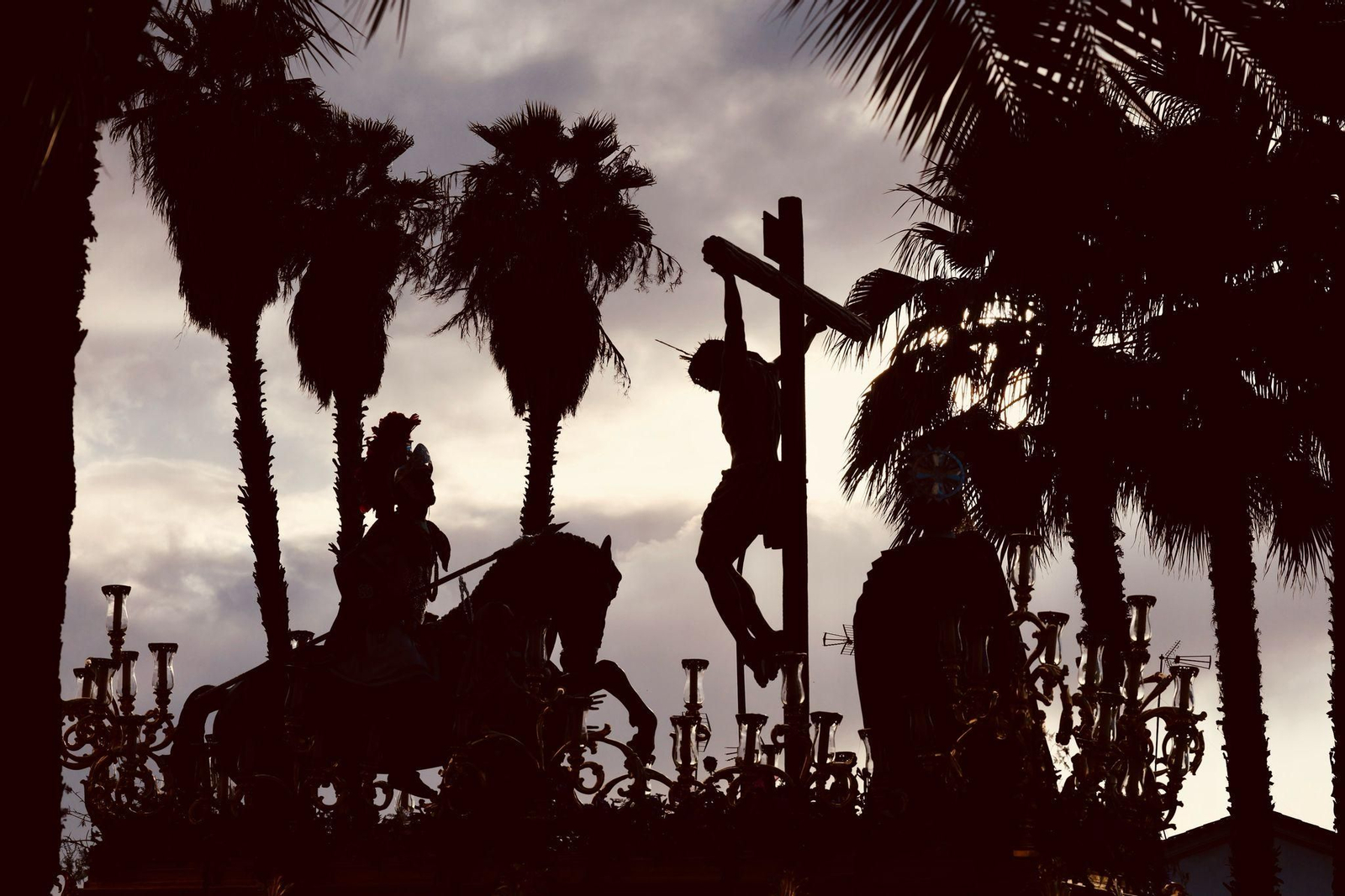 Imágenes de La Lanzada y la Virgen de los Dolores este Martes Santo en Huelva
