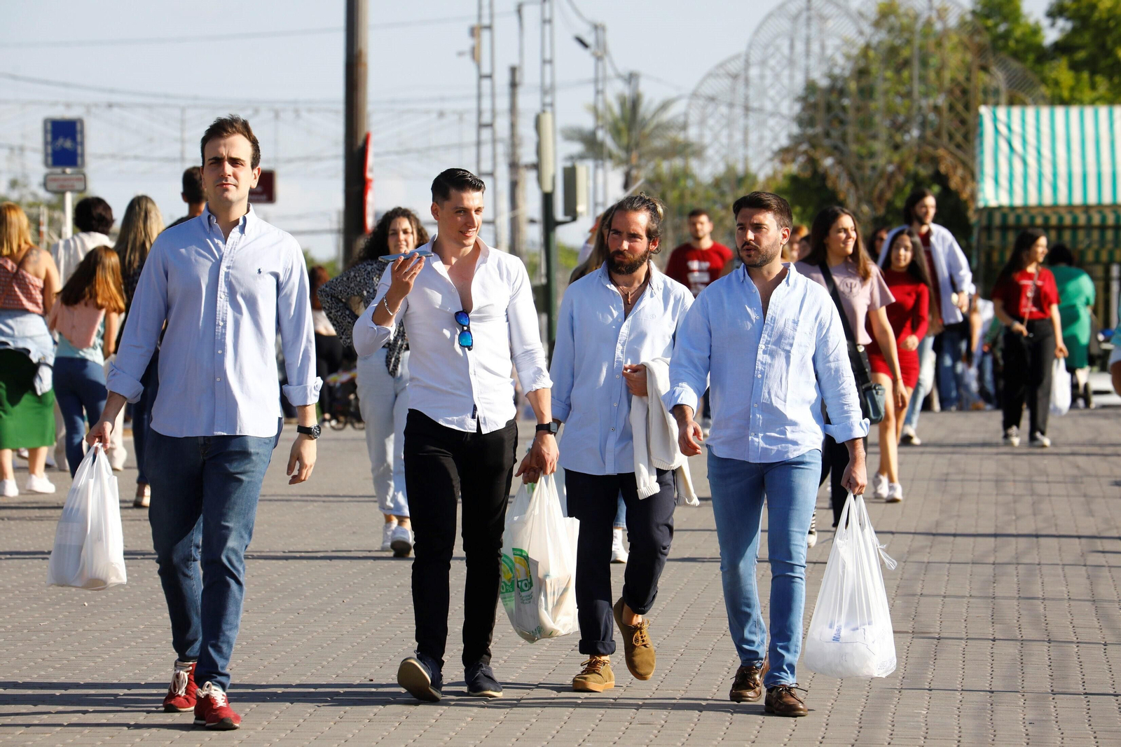 El clásico botellón del Miércoles de la Feria de Córdoba, en imágenes