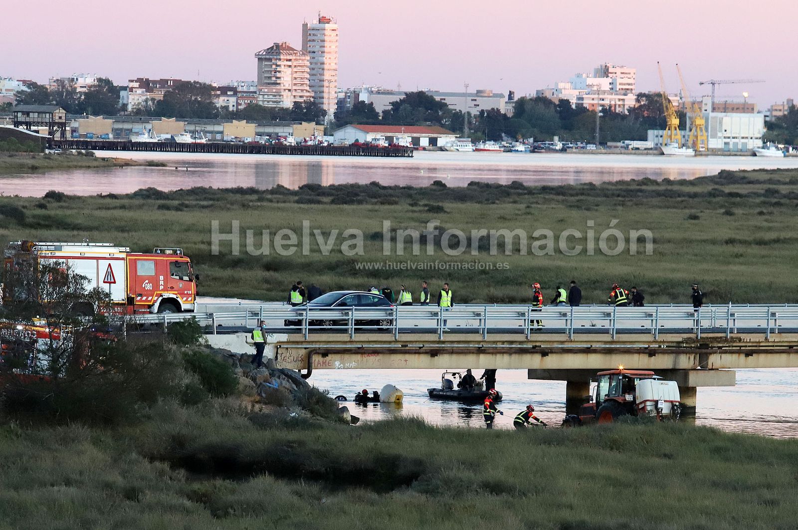 Encuentran los cuerpos de Enrique y Paqui en el acceso al espigón de Huelva, en imágenes