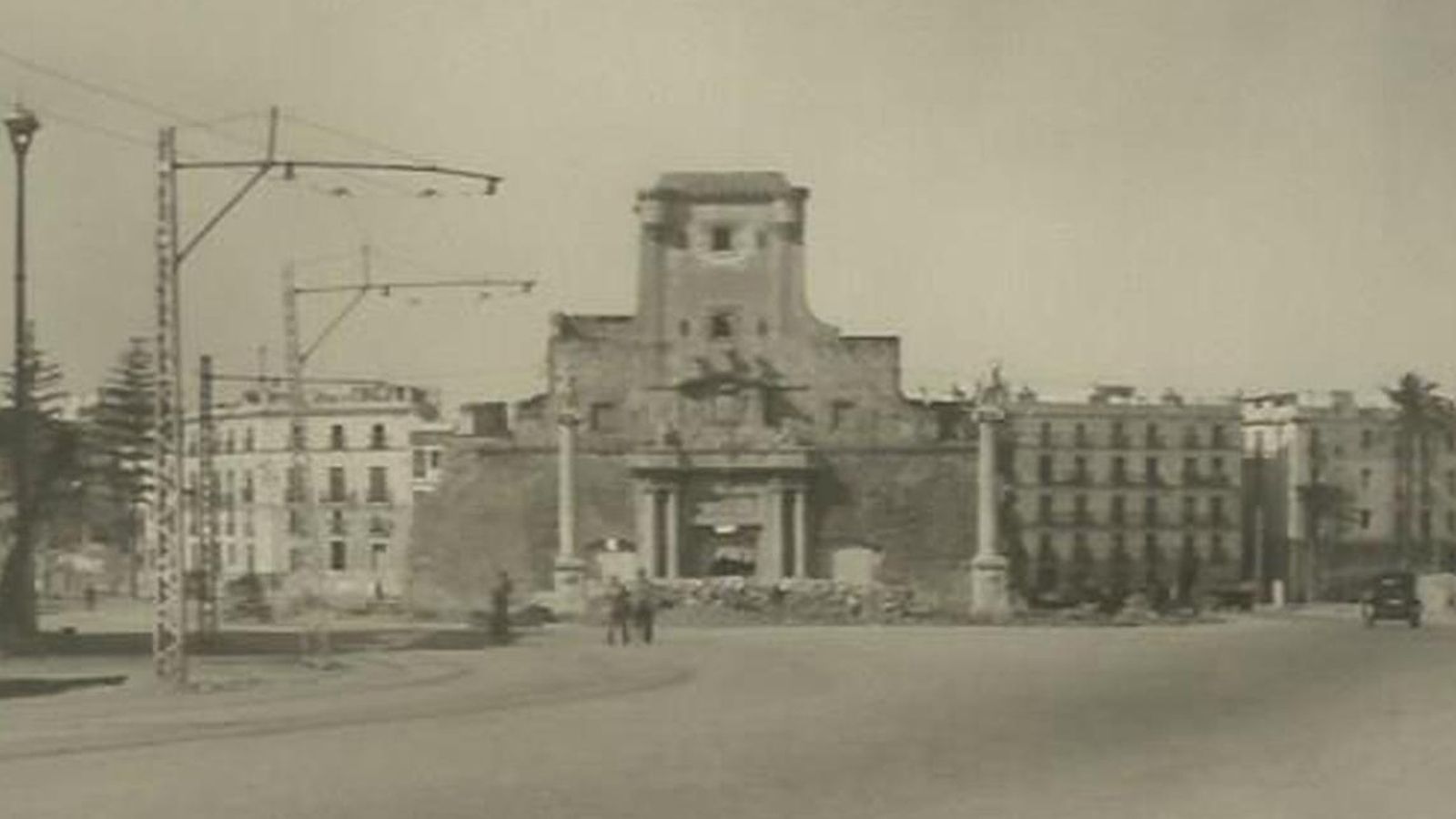 Las Puertas de Tierra, separadas de la muralla. Las Puertas de Tierra, separadas de la muralla.