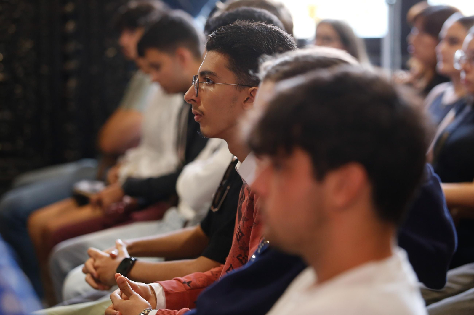 Fotos de la mesa redonda sobre economía azul y sostenibilidad, de las Cátedras Telefónica y la UCA