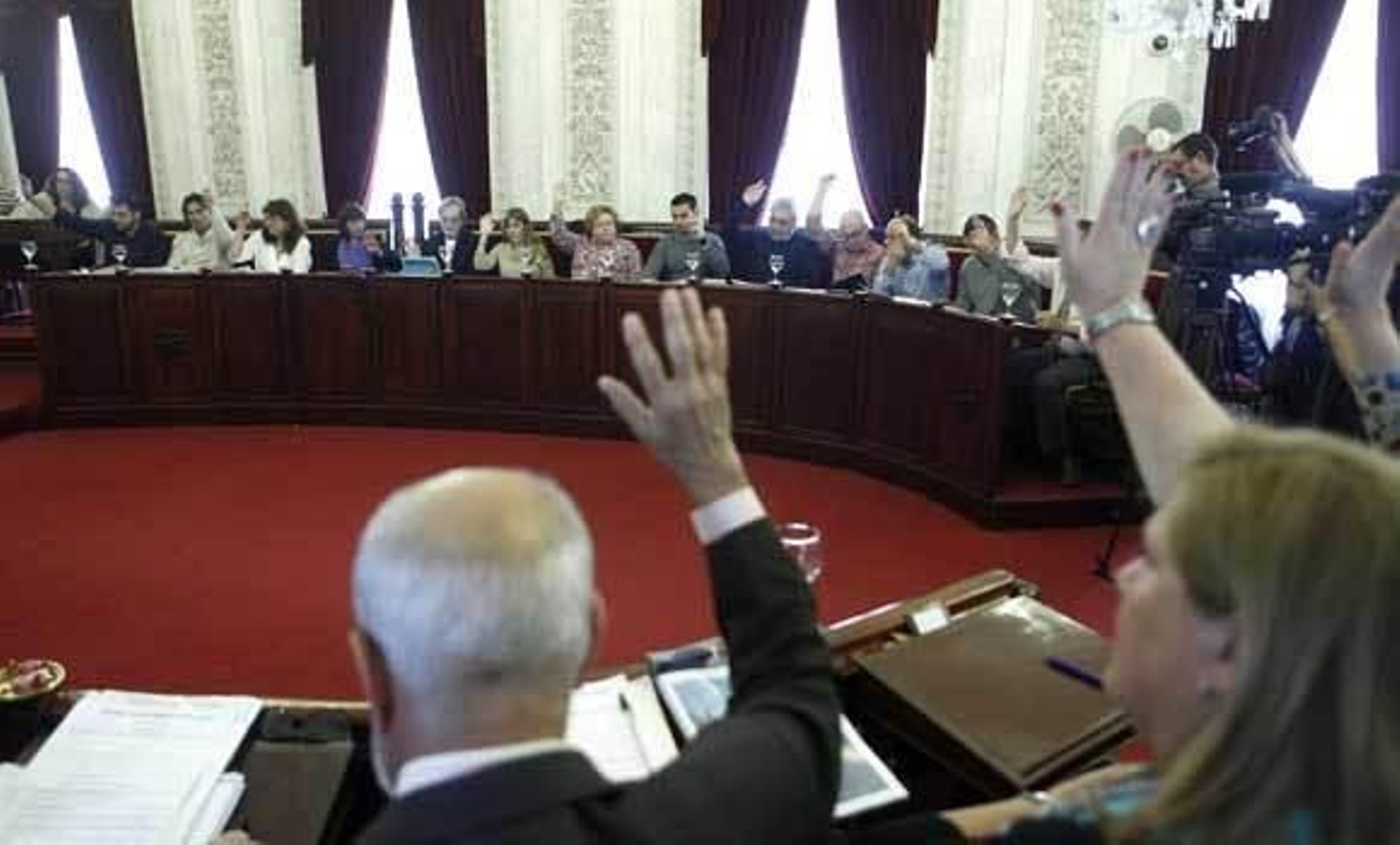 Ediles de PP, PSOE e IU aprueban por unanimidad una de las propuestas presentadas al pleno. /Jesús Marín