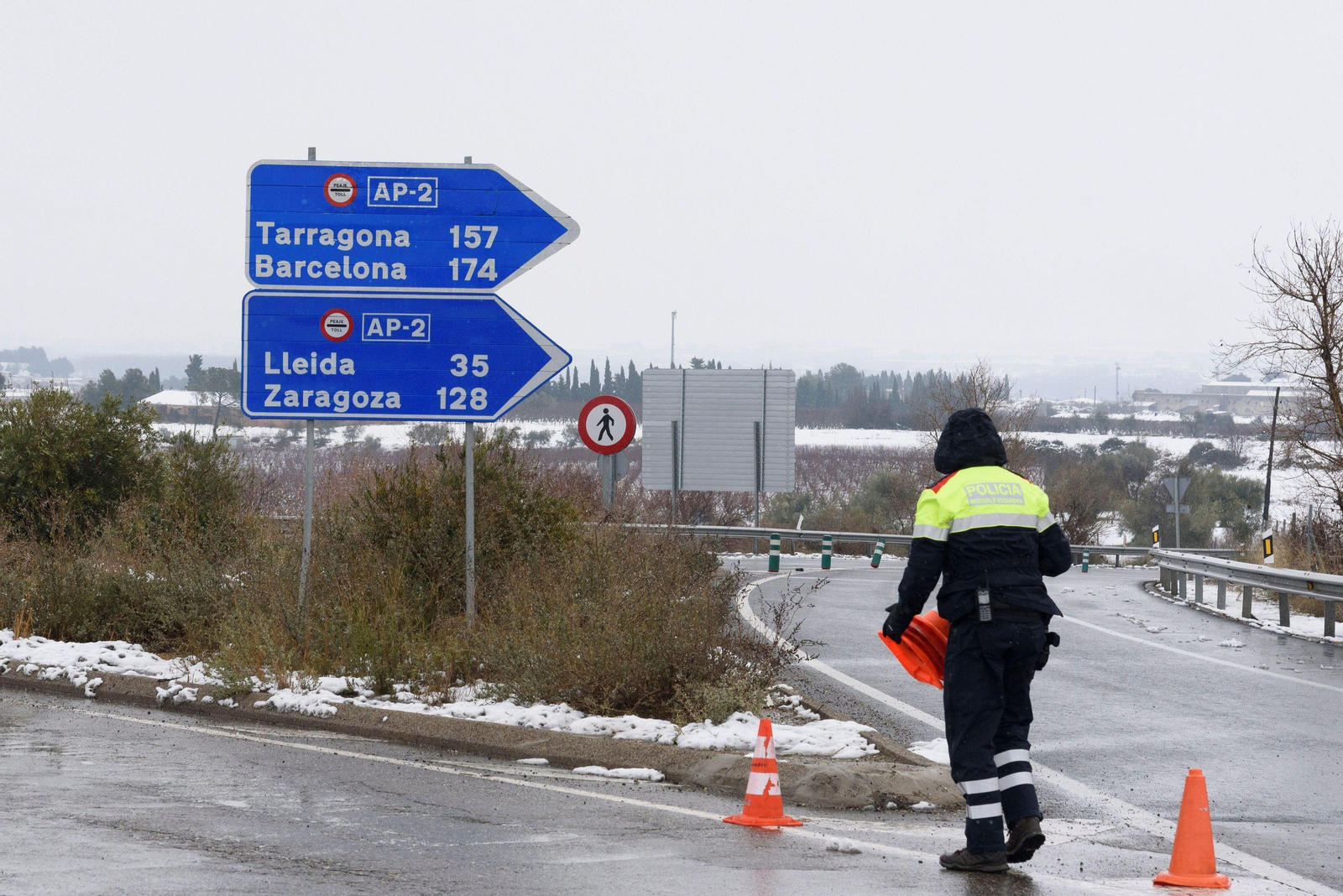 Madrid trata de restablecer la normalidad: el día después en imágenes