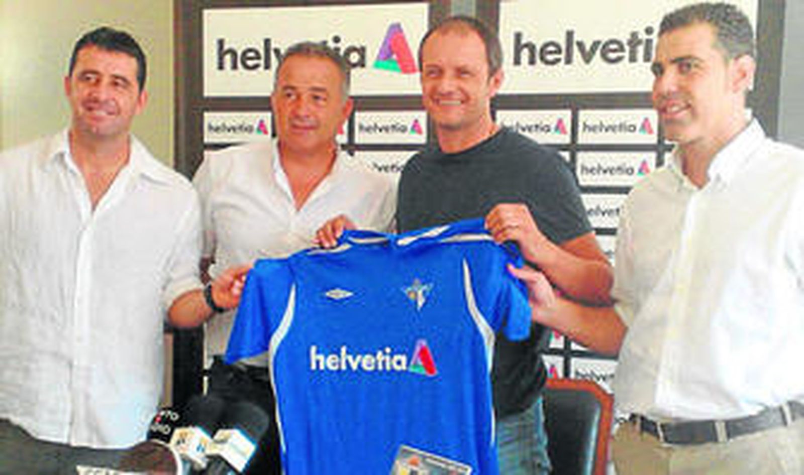 Rafael Gordillo, junto a Vidakovic, durante la presentación del serbio como entrenador del Écija.