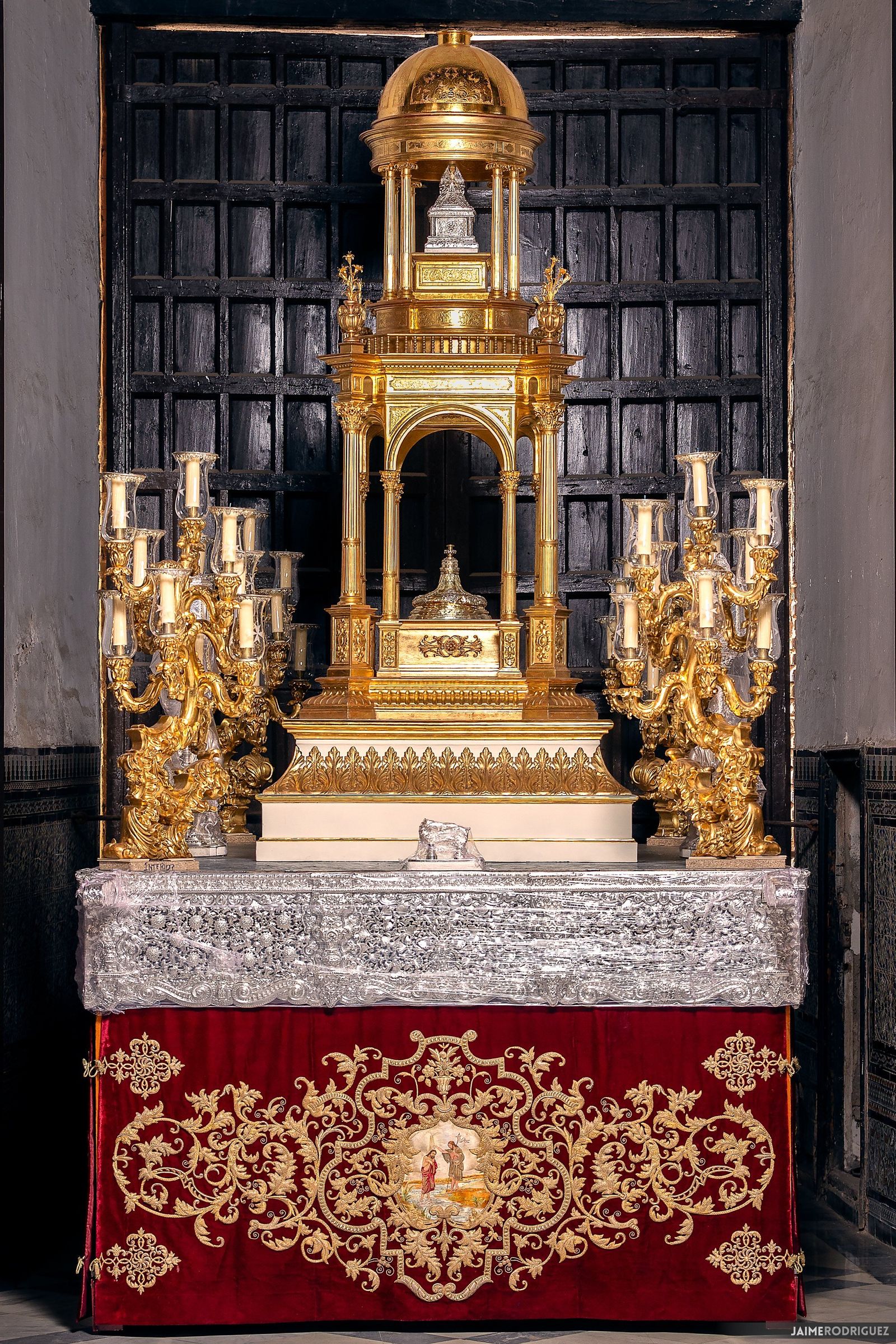 Paso del Santísimo para la procesión sacramental de la Amargura