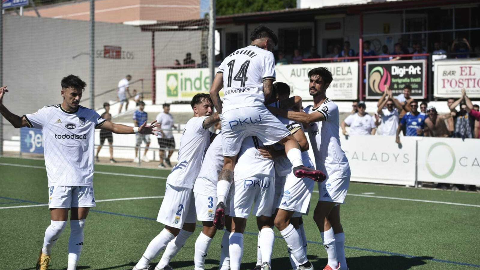 Los jugadores del Xerez CD celebran el 0-2 en el Carlos Marchena.